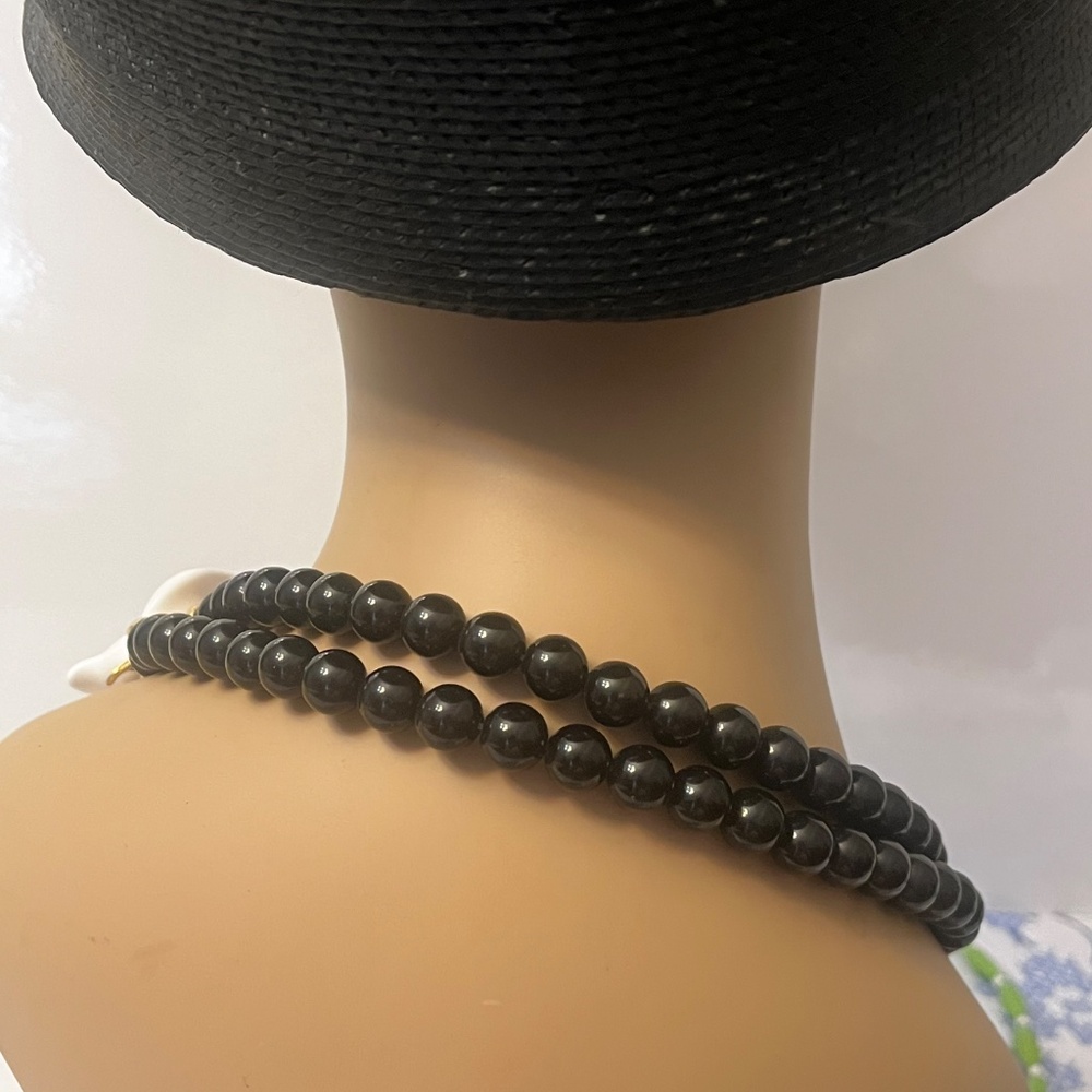Vintage Kenneth J Lane for Avon Black Beaded Two Strand Necklace White Flower - Picture 6 of 9